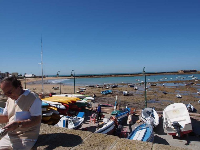 007-cadiz-festungen