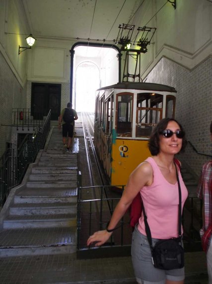 019-lissabon_rundfahrt_alte_strassenbahn