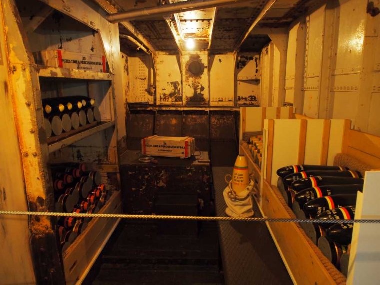 004_hms_m.33