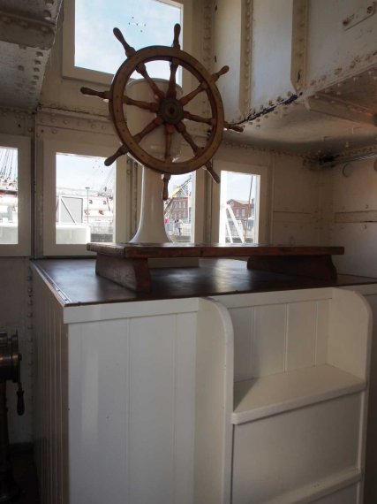 012_hms_m.33